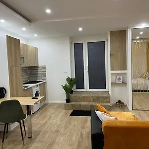 Luxe Jaune Apartment